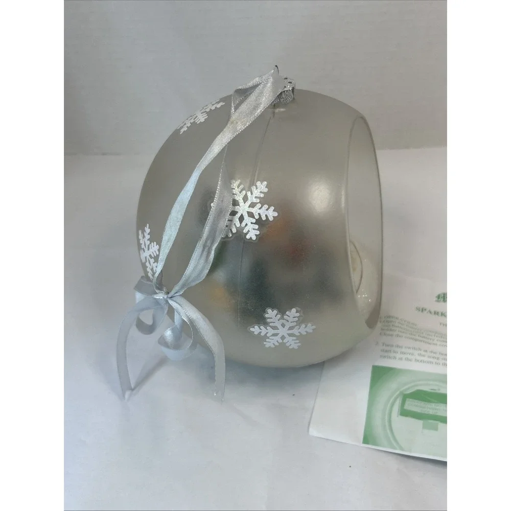 Mr. Christmas Jumbo Ornament White Village Skaters Animated Music 2007 Read